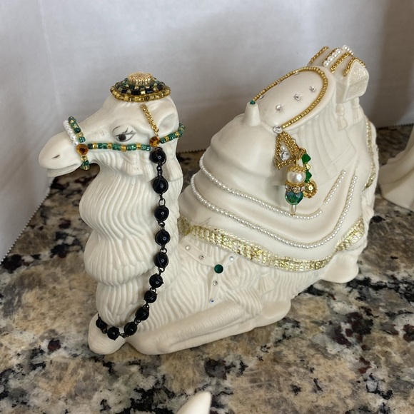 First Blessing Standing Camel Porcelain Nativity Christmas Figurines - Picture 7 of 16